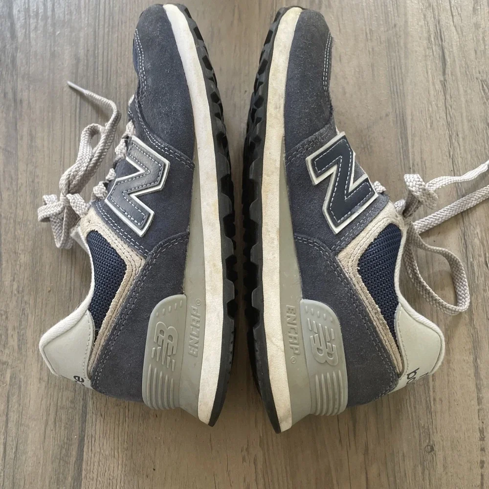 New Balance Women's Navy & Gray 574 Size 7B